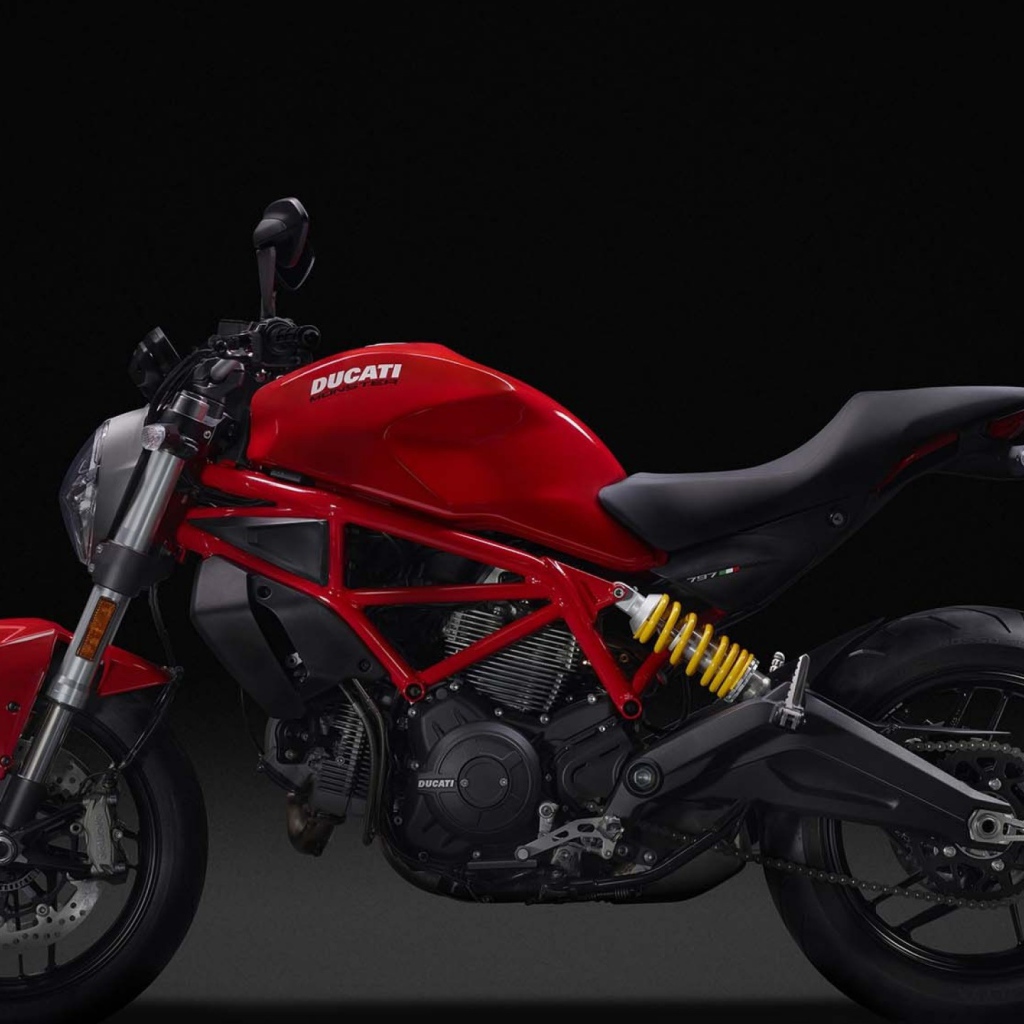 Мотоцикл Ducati Monster 797, вид сбоку