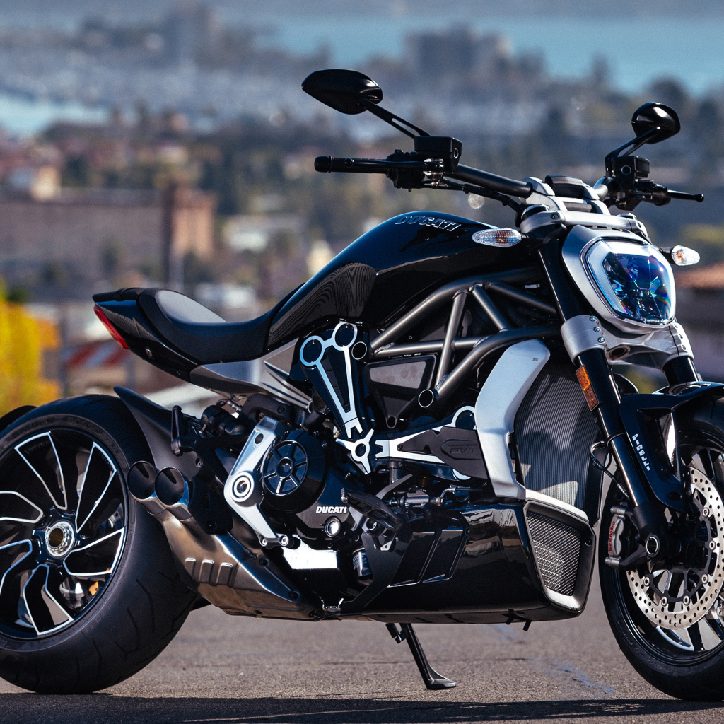 Мотоцикл Ducati  XDiavel S вид сбоку