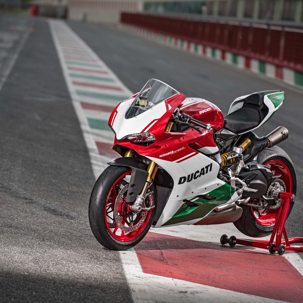 Красный мотоцикл Ducati 1299 Panigale R, 2017