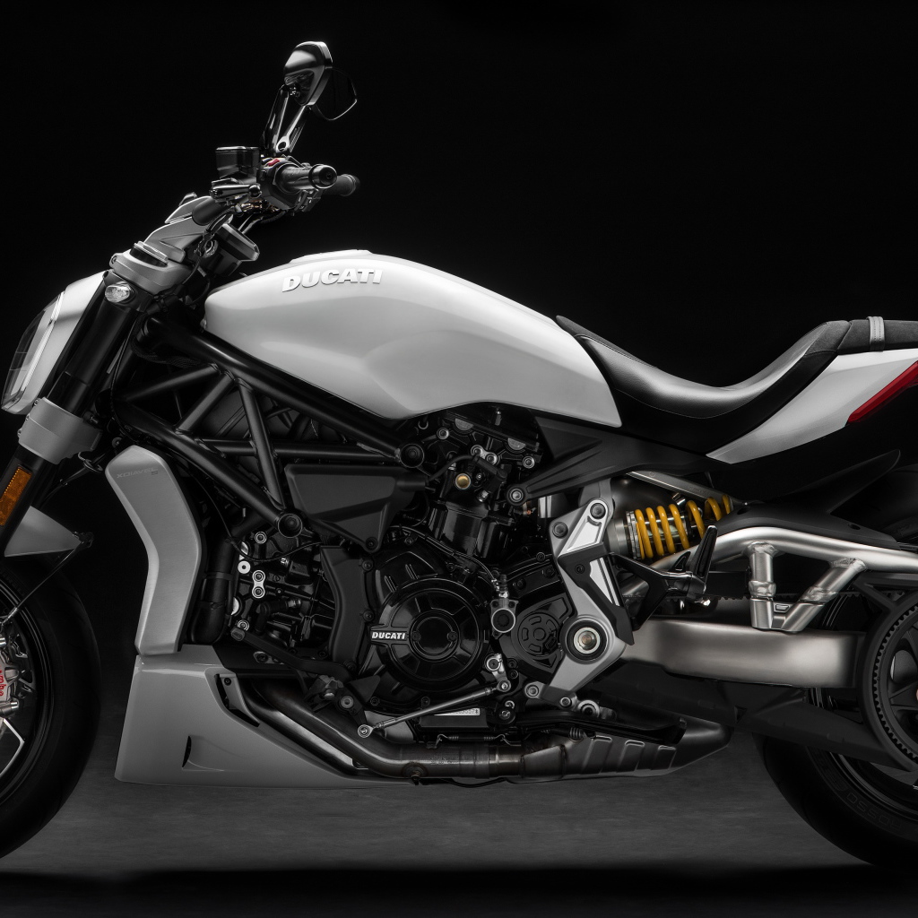 Стильный мотоцикл Ducati XDiavel S, 2018 вид сбоку