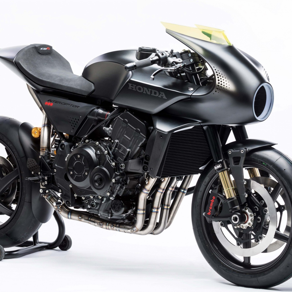 Черный мотоцикл Honda CB4 Interceptor на белом фоне