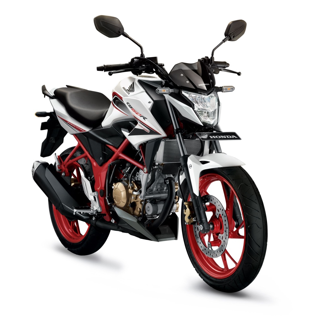 Гоночный мотоцикл Honda CB150R на белом фоне