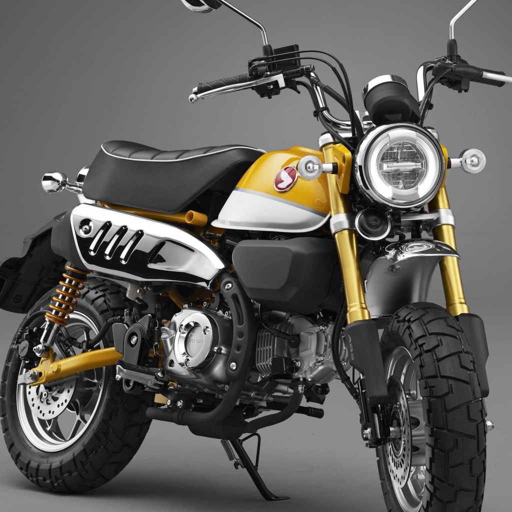 Мотоцикл Honda Monkey 125, 2017 на сером фоне