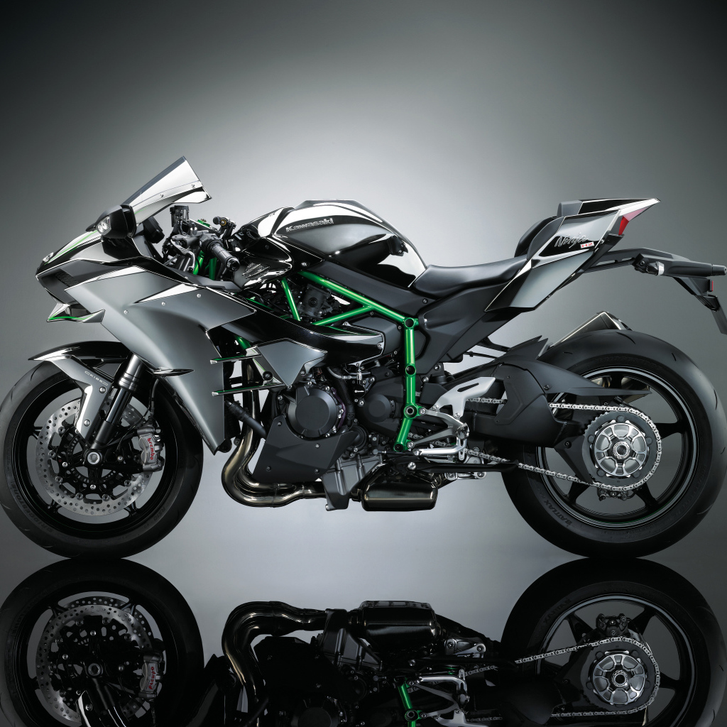 Черный мотоцикл  Kawasaki Ninja H2 