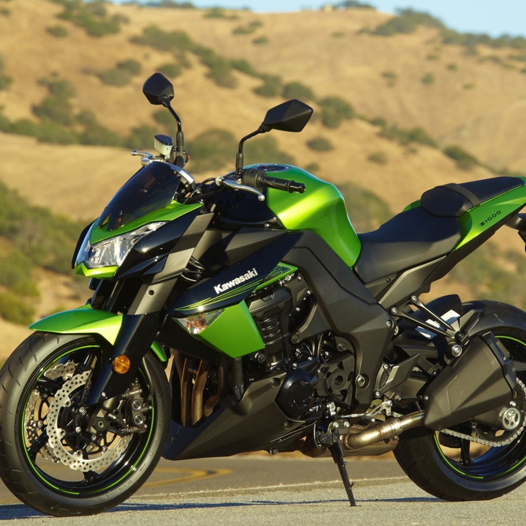 Стильный зеленый мотоцикл Kawasaki z1000 