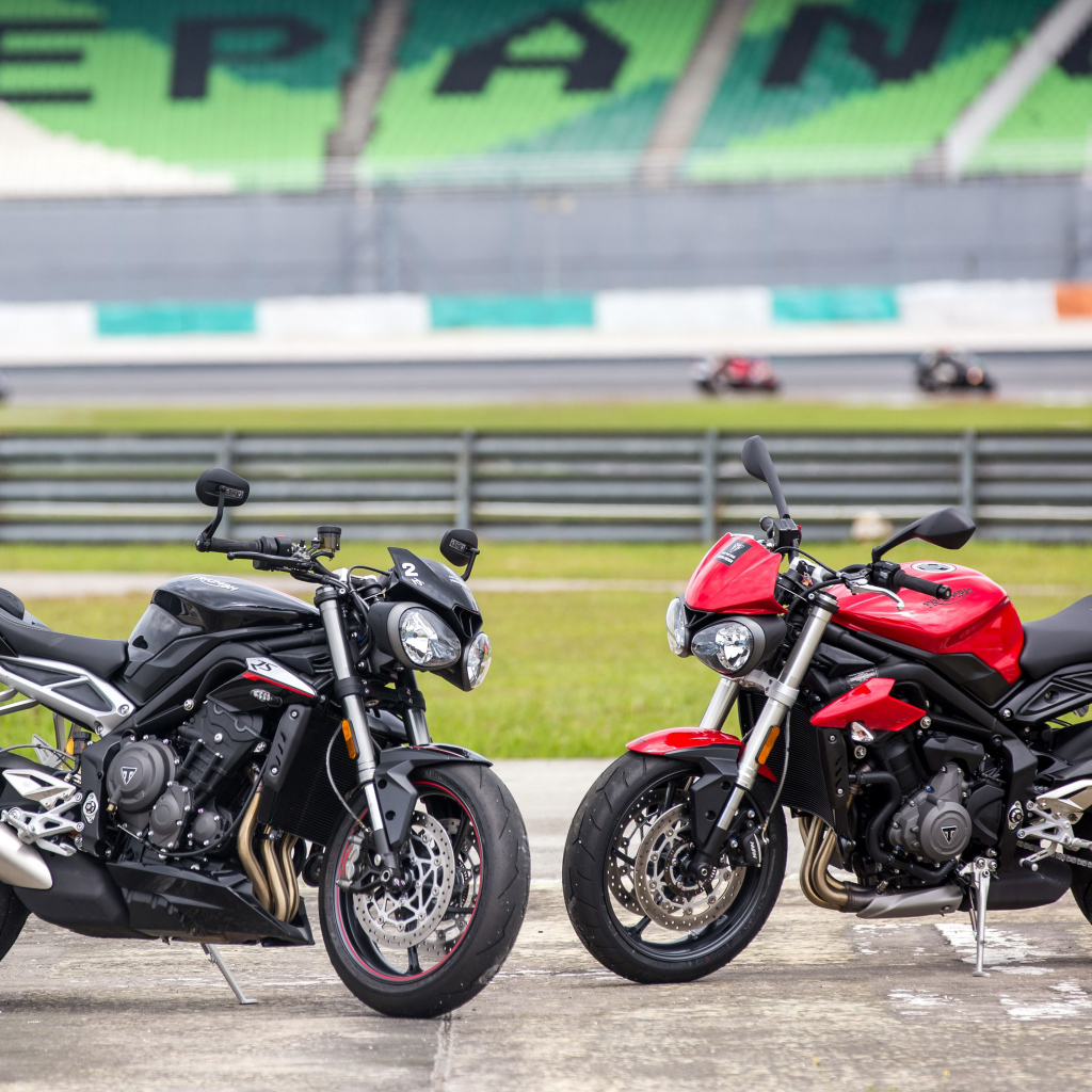 Черный и красный мотоциклы Triumph