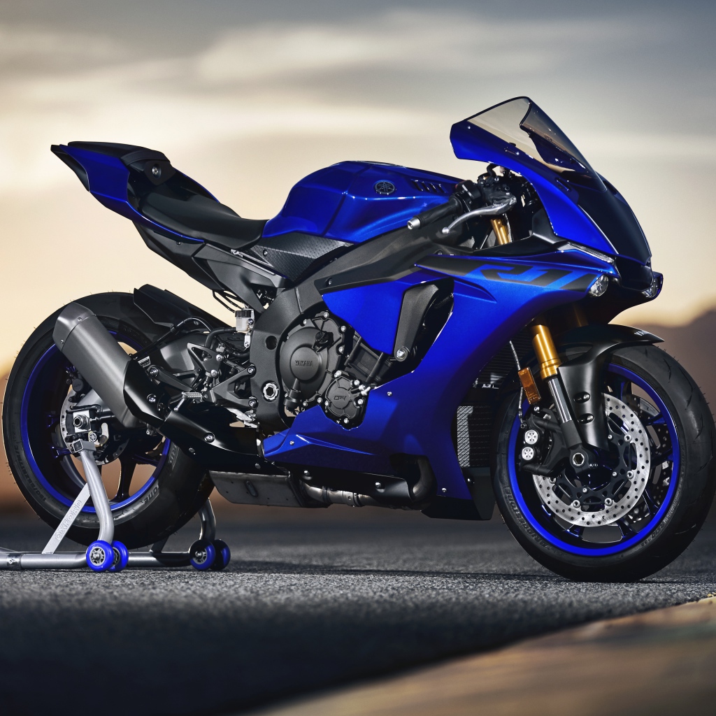 Синий мотоцикл Yamaha YZF-R1, 2018