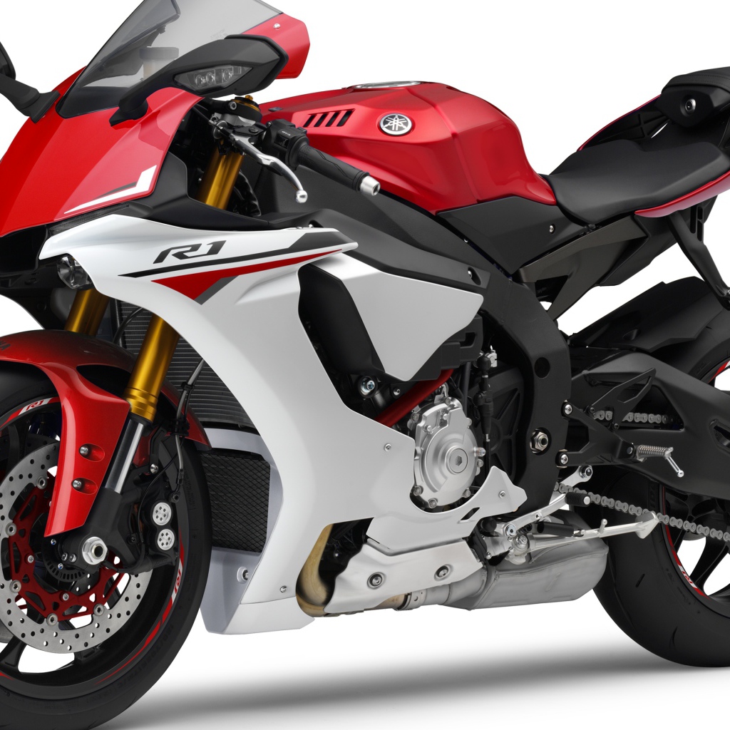 Мотоцикл Yamaha YZF-R1 на белом фоне