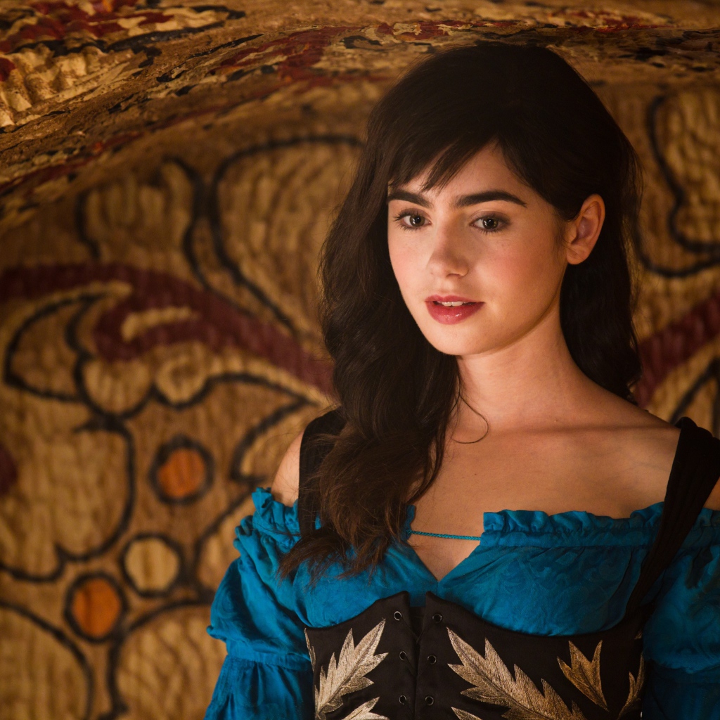 Актриса Лили Коллинз в фильме Белоснежка Месть гномов 