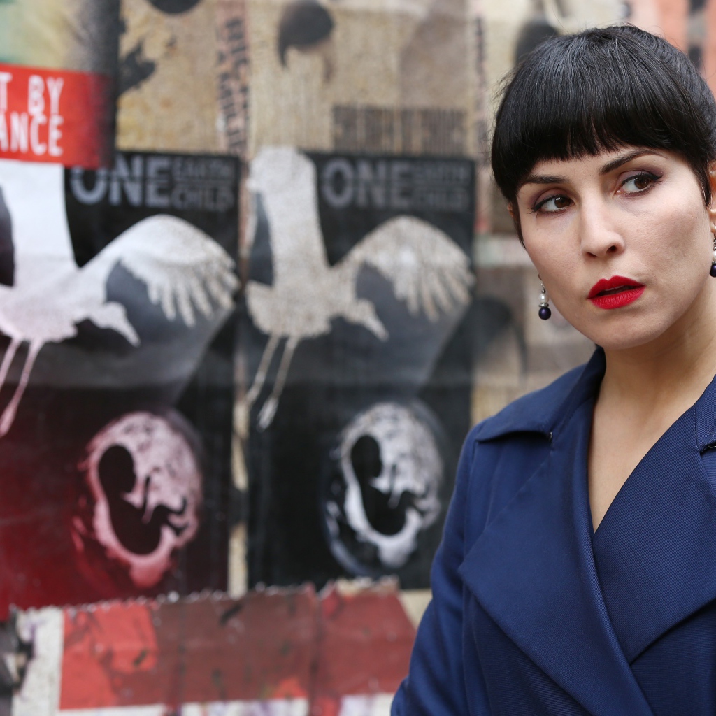 Актриса Нуми Рапас в фильме Тайна 7 сестёр, 2017