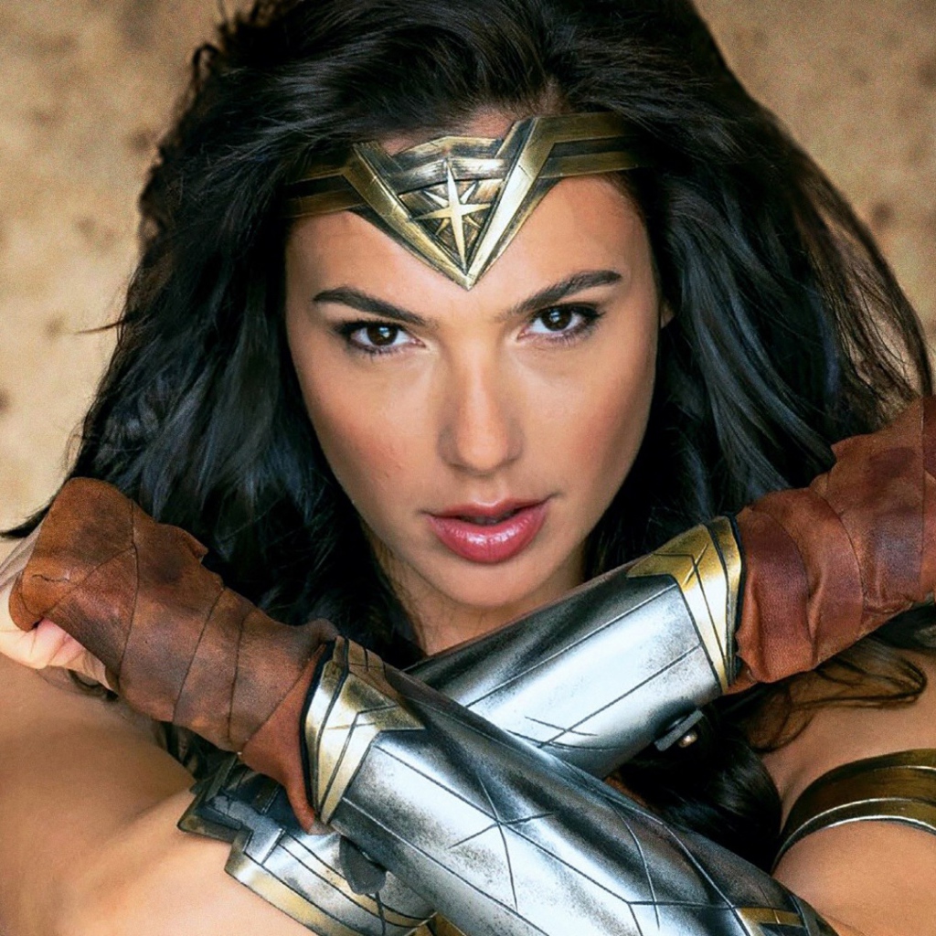 Актриса Галь Гадот в фильме Чудо- женщина 2017 