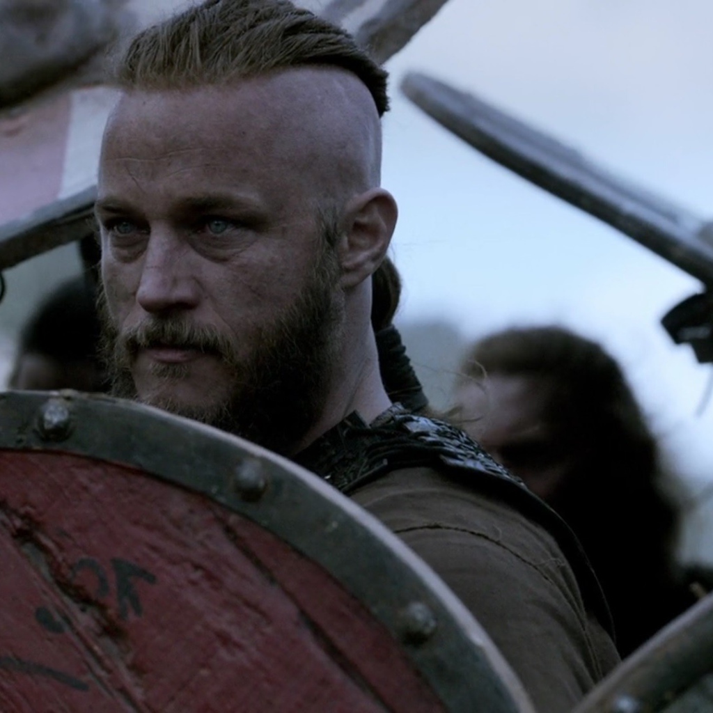 Воин Рагнар Лодброк персонаж сериала Викинги 