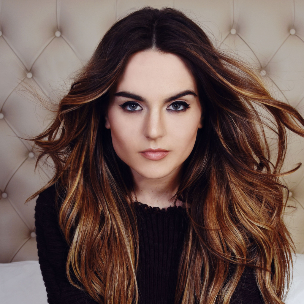 Американская певица Джоджо с длинными волосами