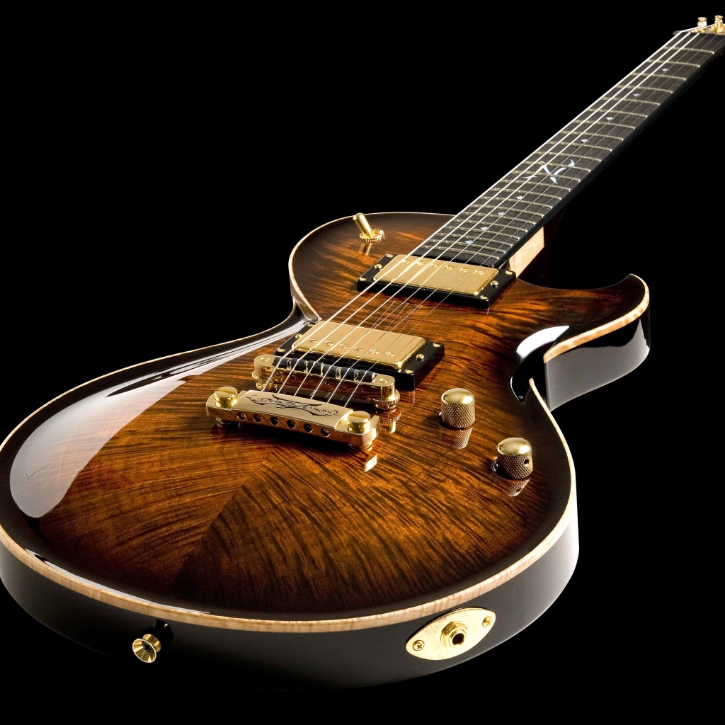 Дорогая гитара DBZ Guitars Bolero на черном фоне