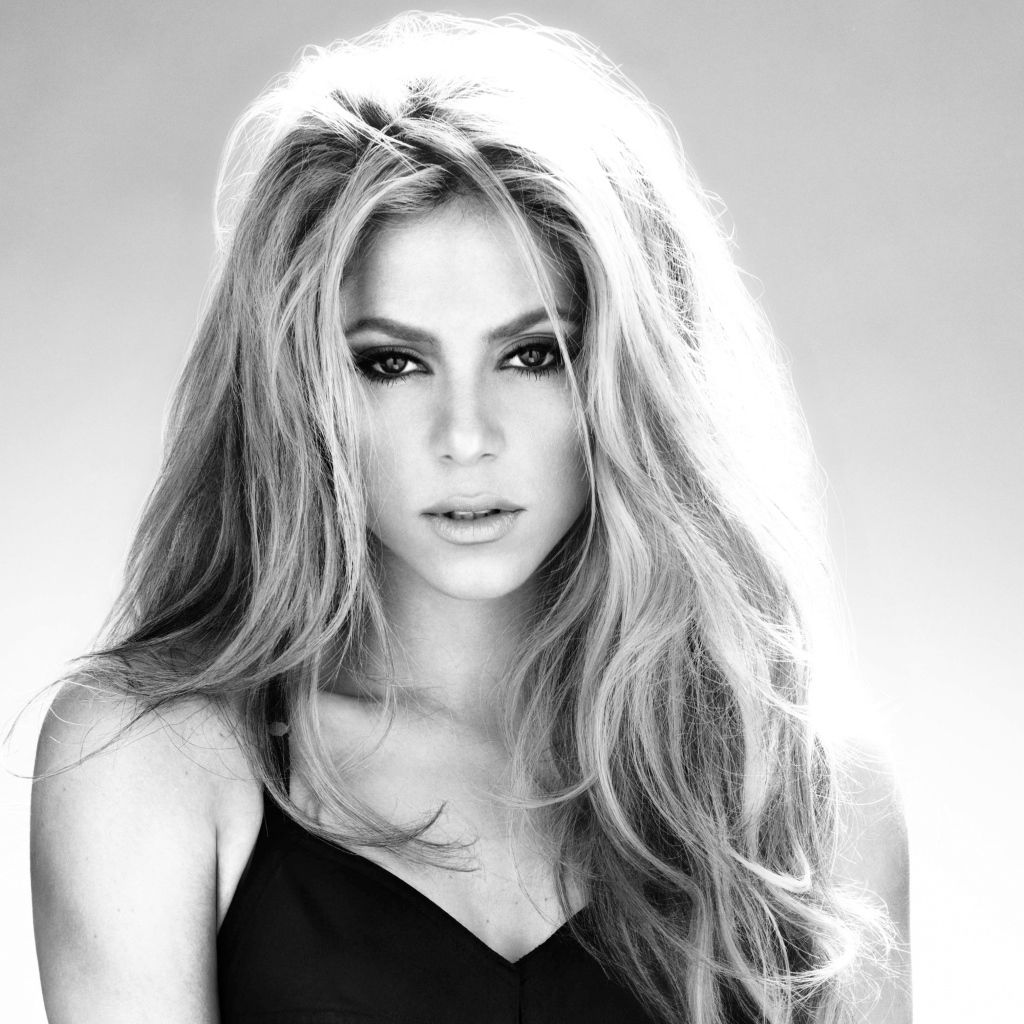 Певица Шакира черно - белое фото