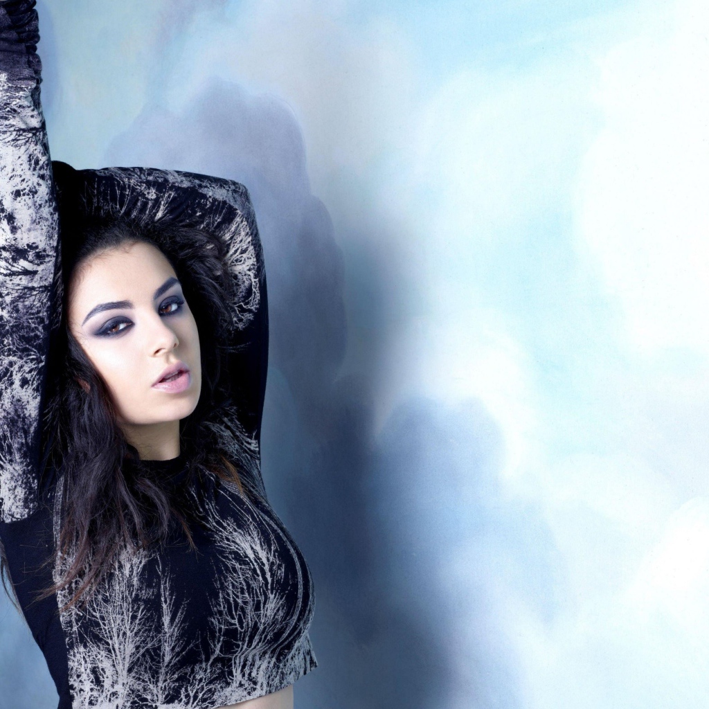 Молодая британская певица Charli XCX