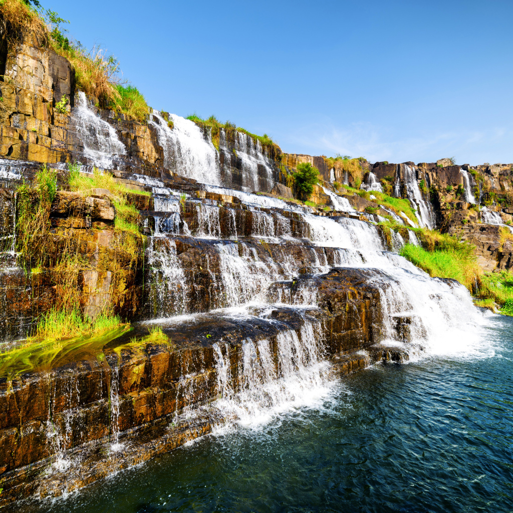 Живописный водопад Понгур, Вьетнам 