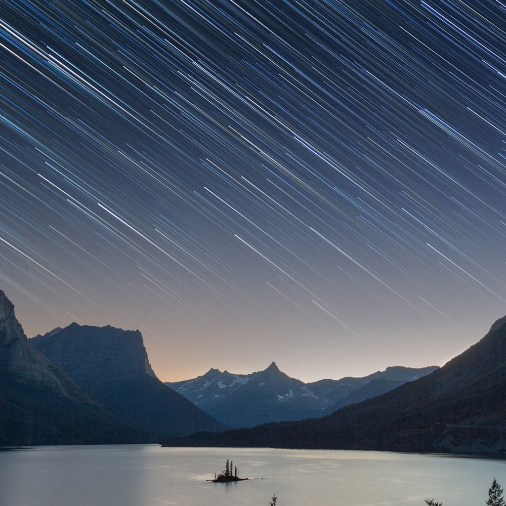 Звездный дождь над норвежский фьордом 
