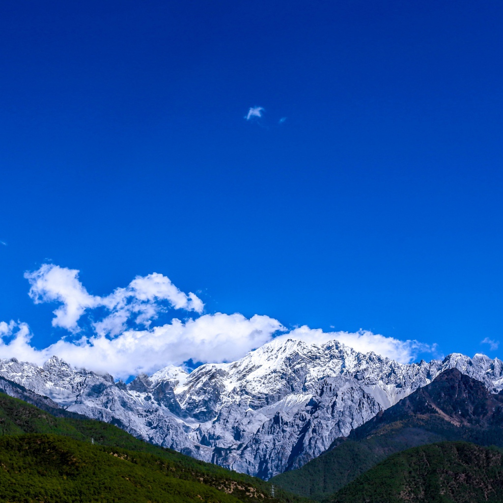 Живописный горный массив Юйлунсюэшань, Китай 