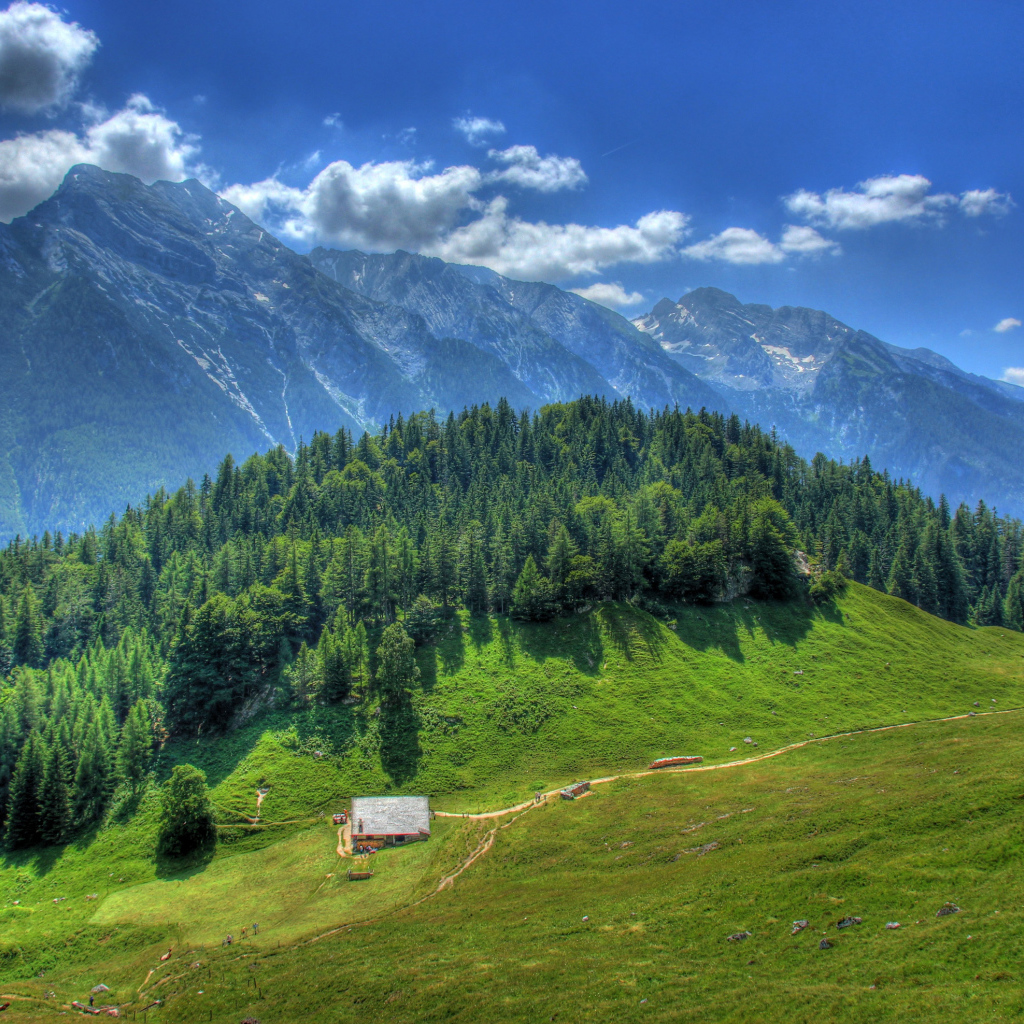 Белые облака над вершинами гор, Германия