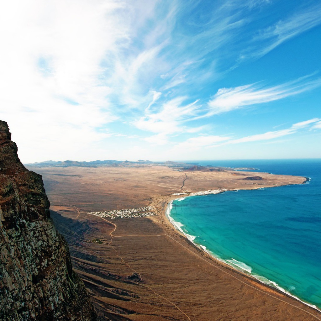 Пляж на острове Лансароте, Испания 