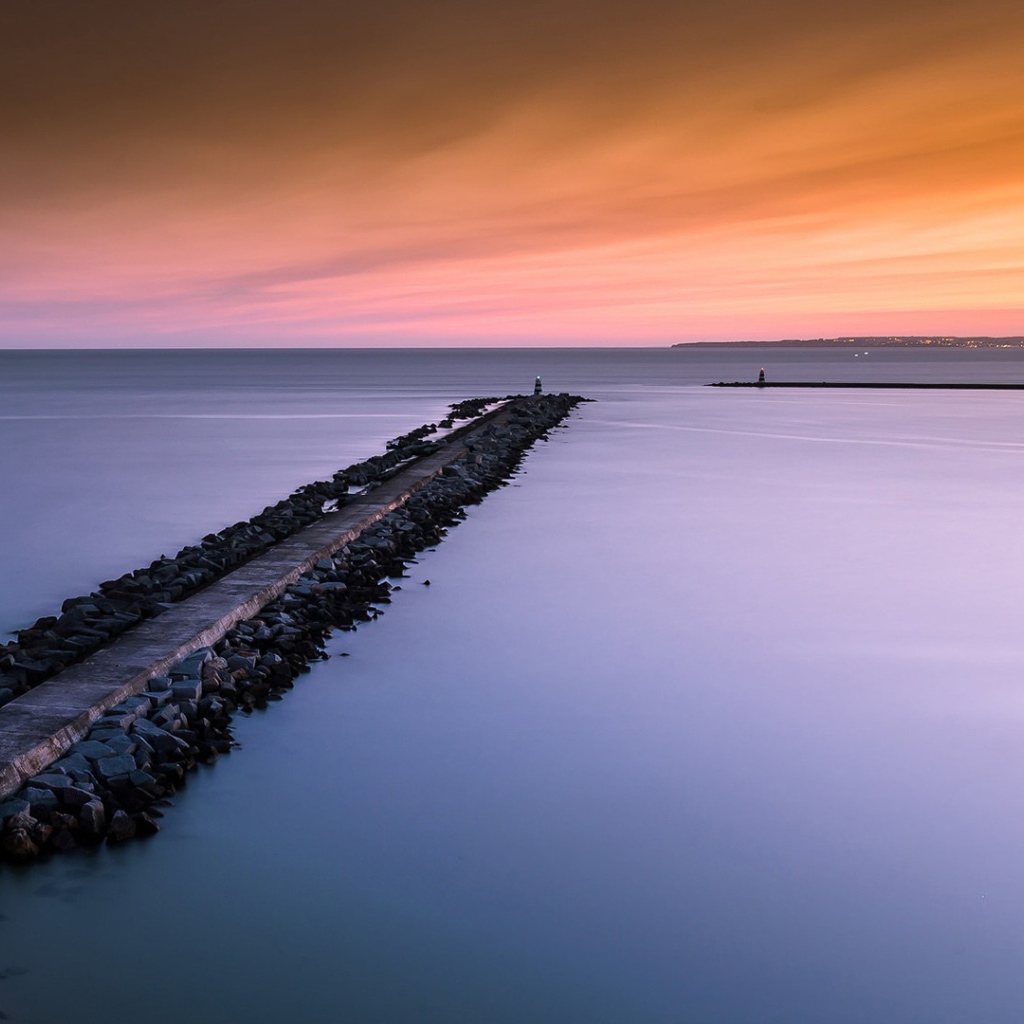 Красивое небо на пляже Альгавре, Португалия  