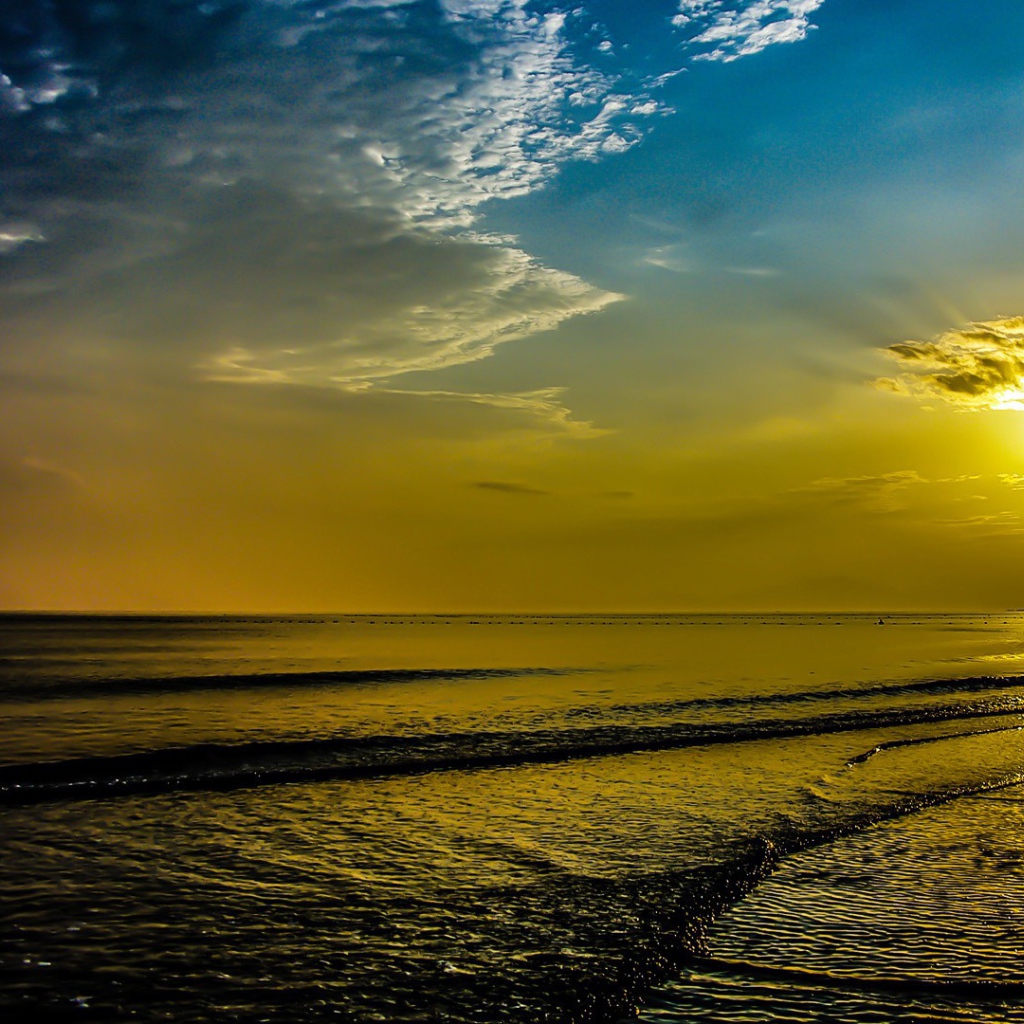 Красивый закат над пляжем  Санрайз