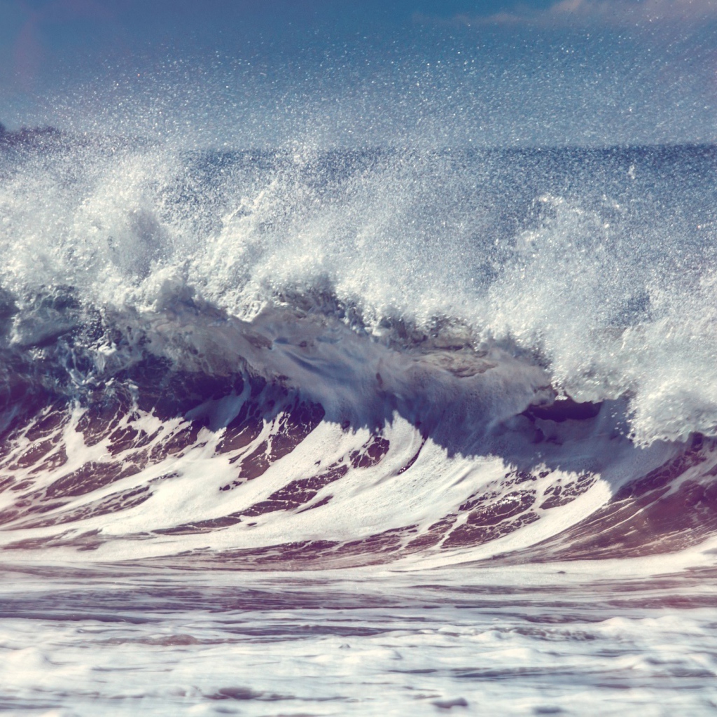 Бушующие волны океана 