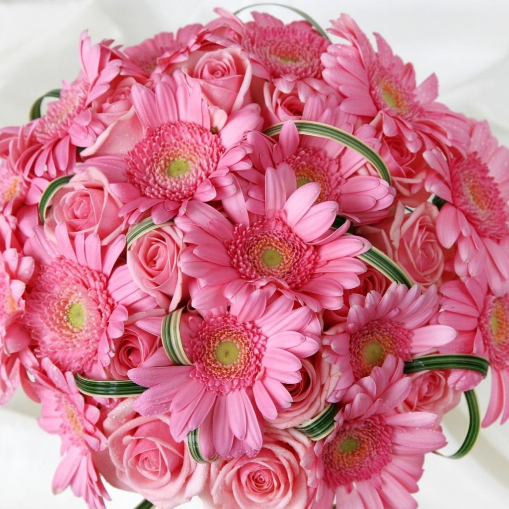 Нежный розовый свадебный букет гербер