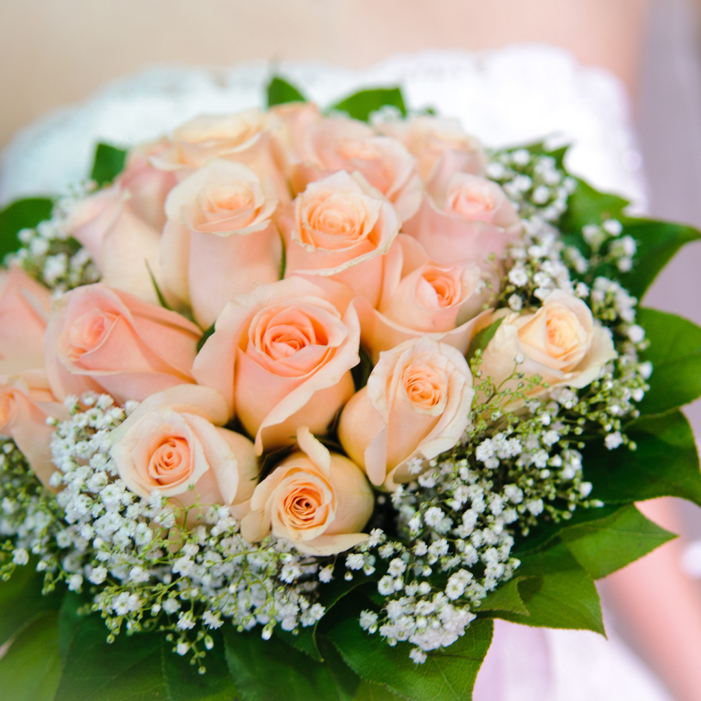 Нежный букет невесты с розами кремового цвета