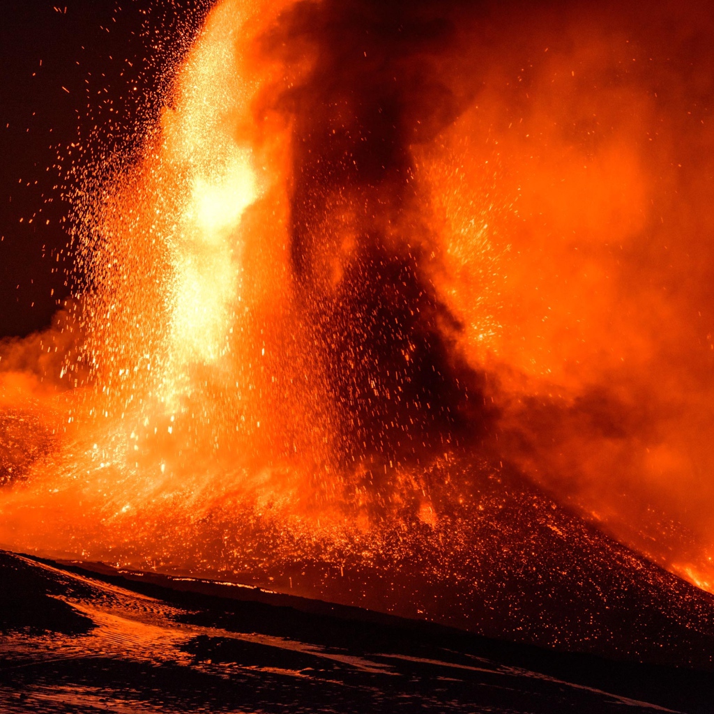 Извержение вулкана Этна, Сицилия 
