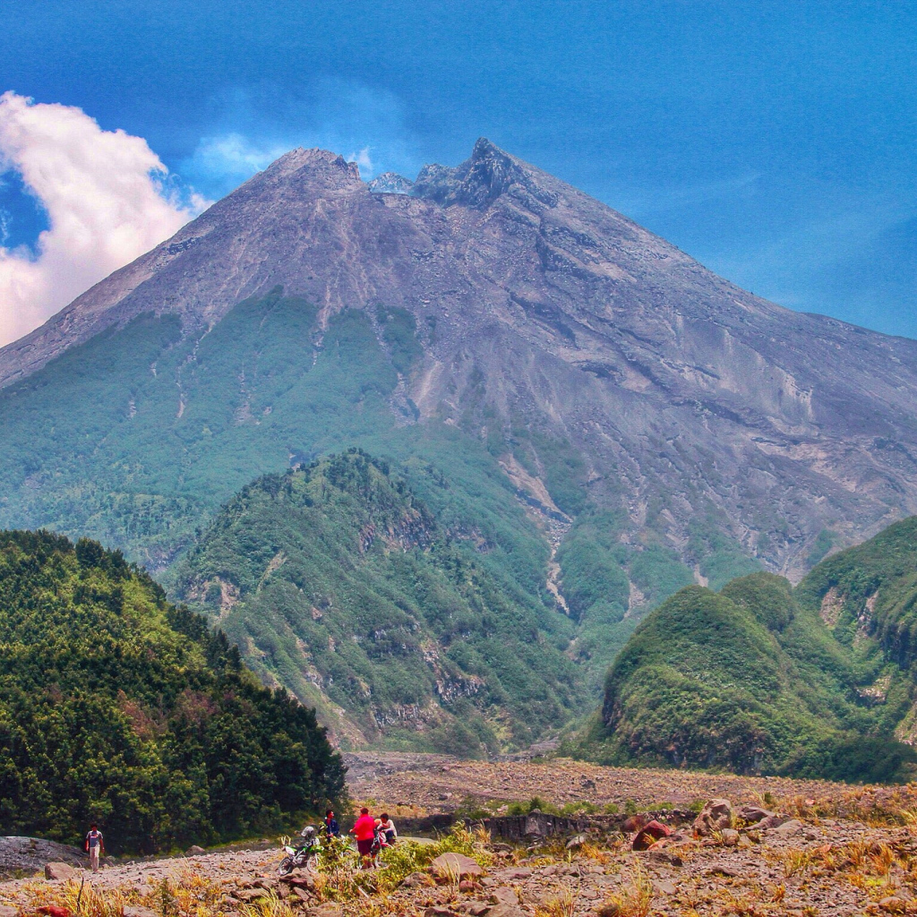 Вид на вулкан Мерапи,  Индонезия 
