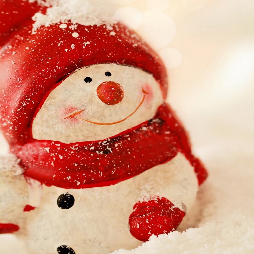 Игрушка снеговик в красной шапке на новый год 2018