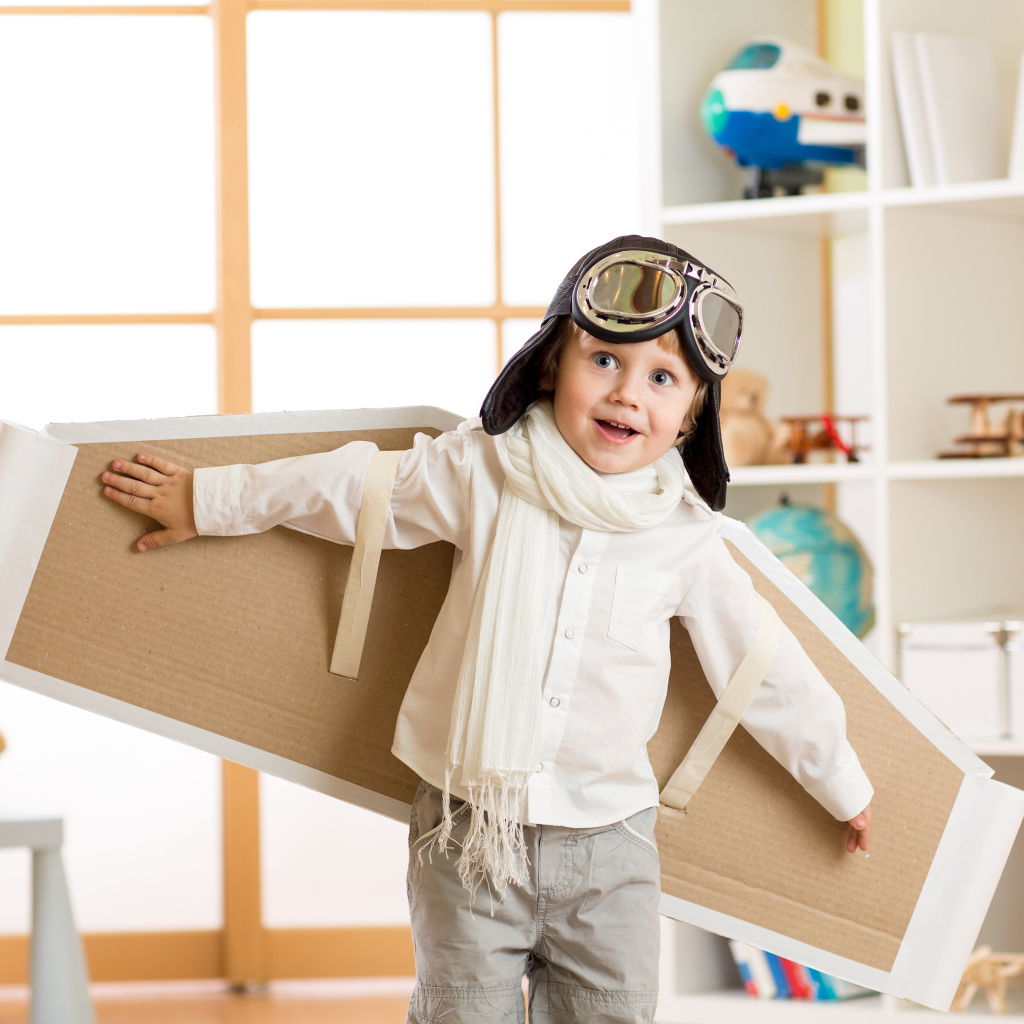 Маленький мальчик будущий летчик