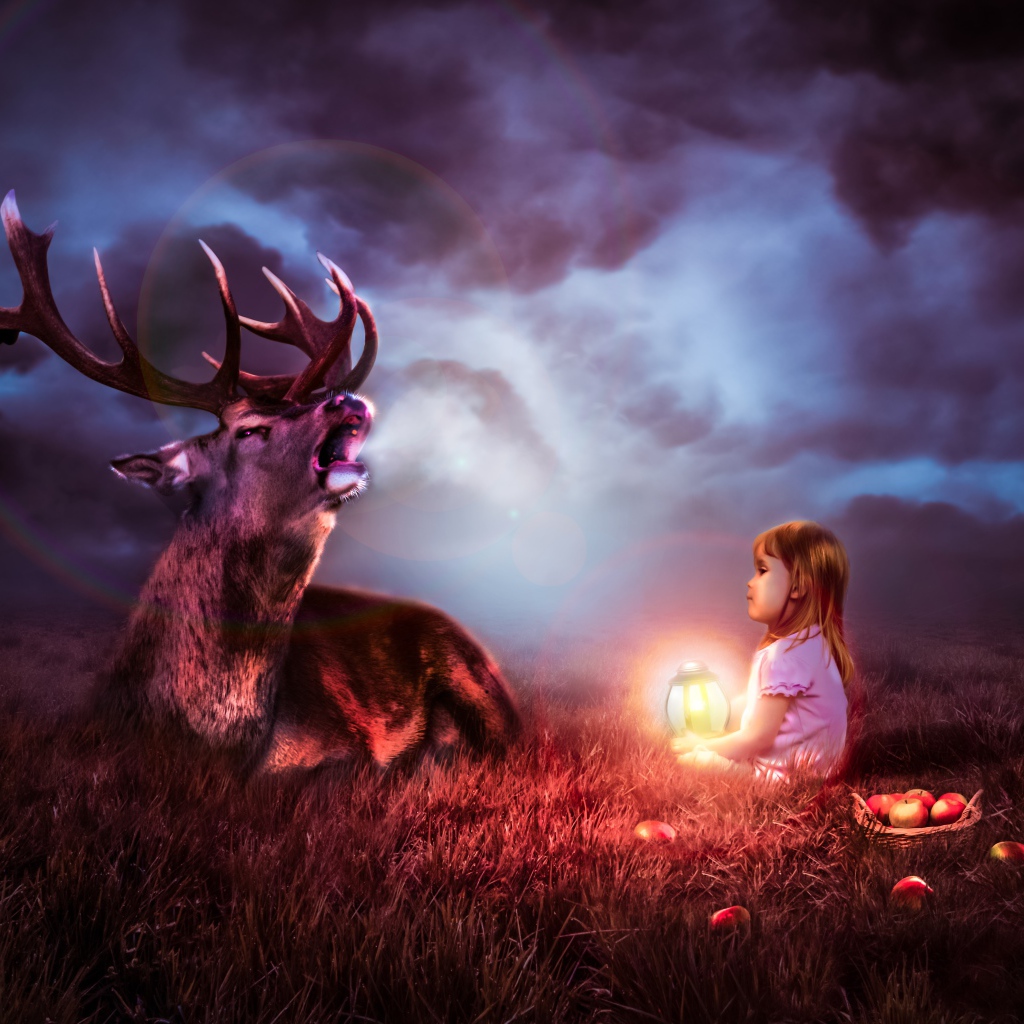 Маленькая девочка с большим оленем