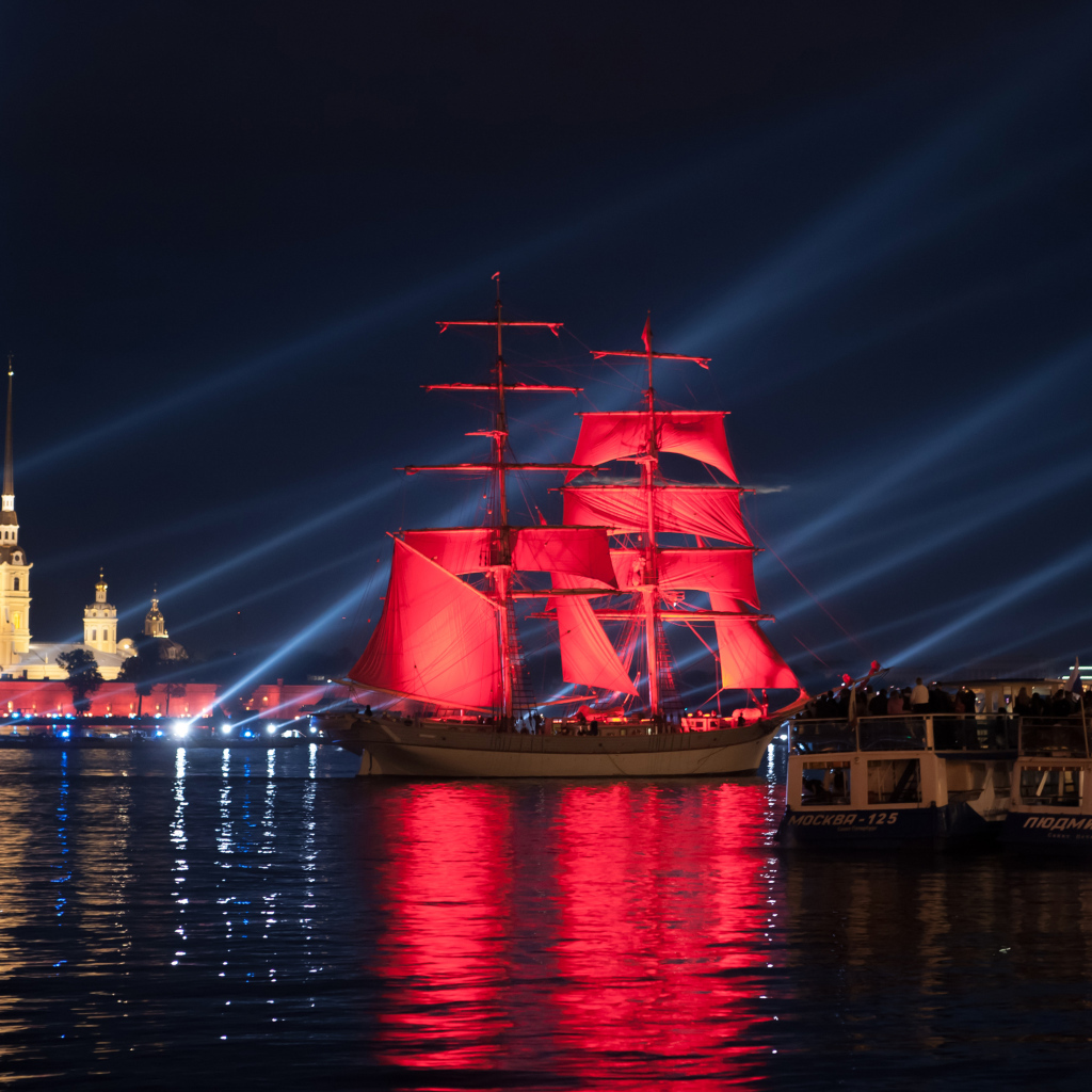 Парусный корабль с алыми парусами,  Санкт - Петербург. Россия