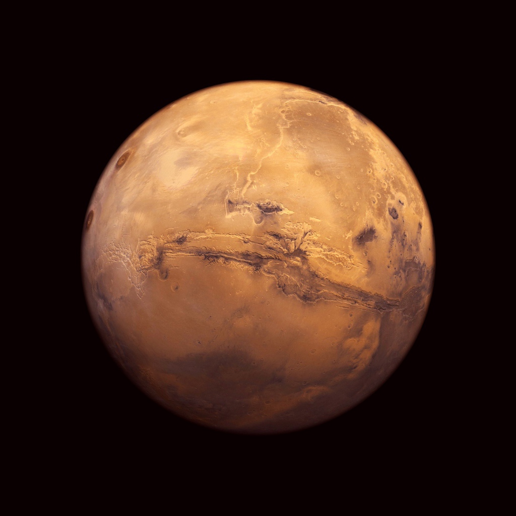 Планета Марс на черном фоне  