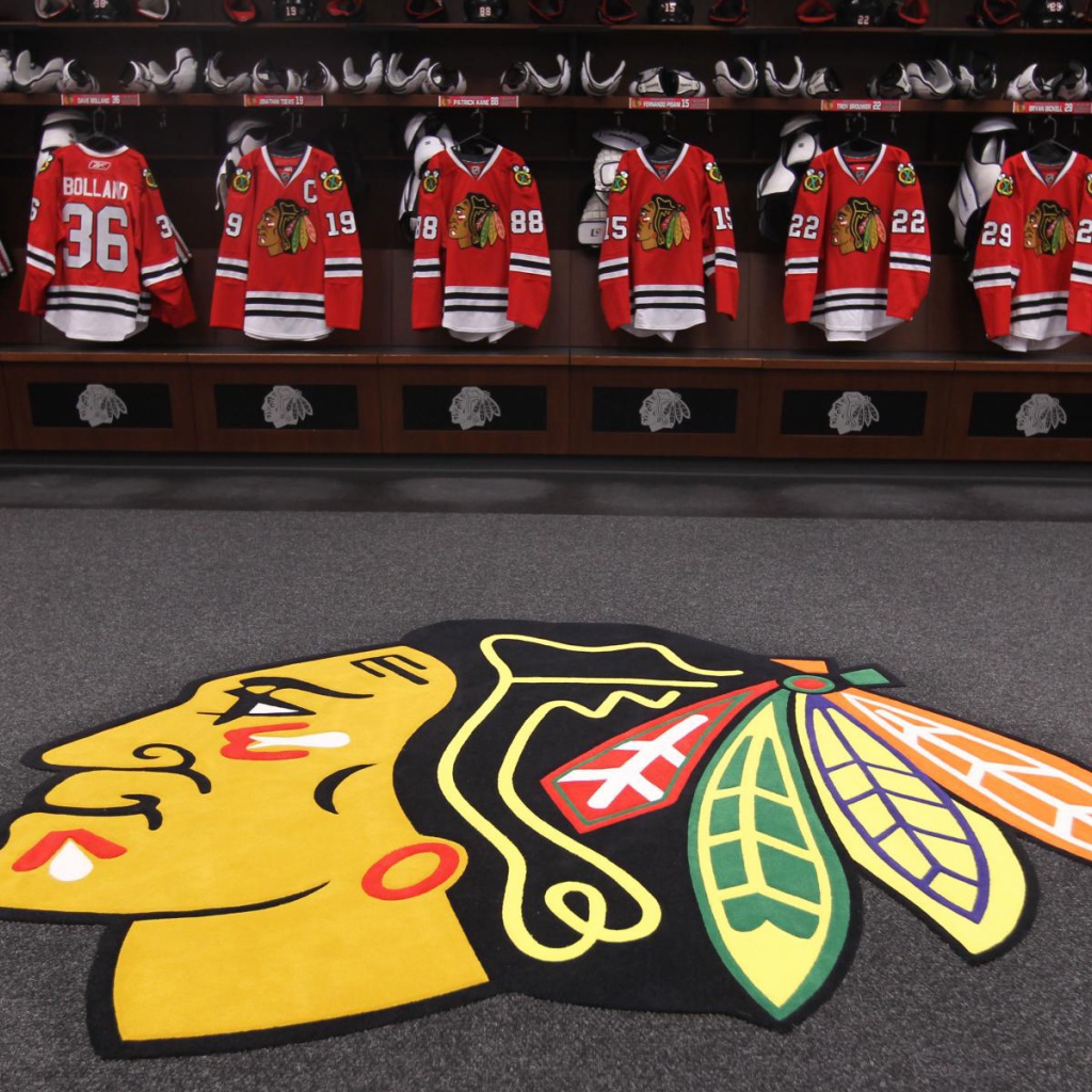 Американский хоккейный клуб Чикаго блэкхокс, логотип и форма 