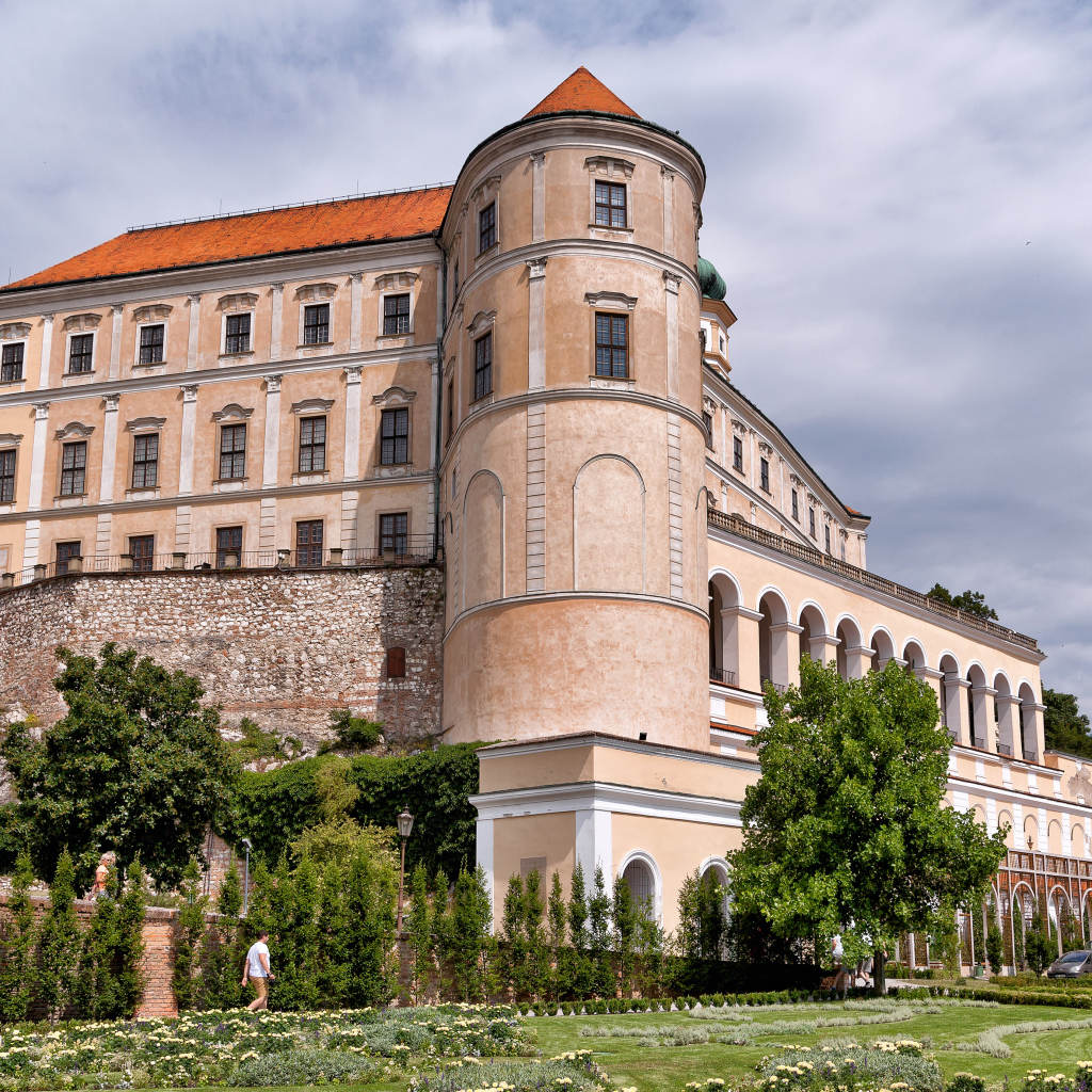 Красивый замок Дитрихштейнов, Микулов. Чехия