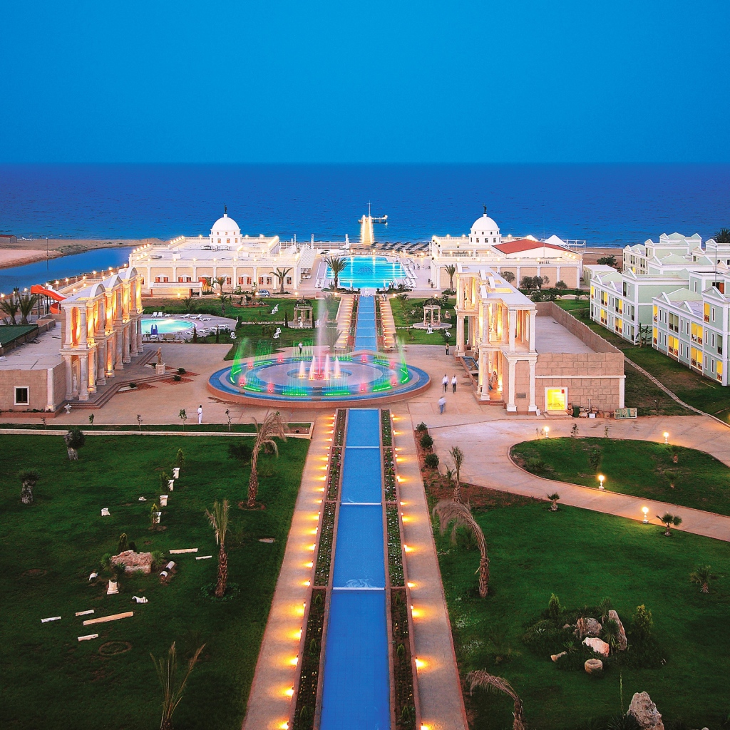 Вид на красивый отель Кая Артемис, Северный Кипр