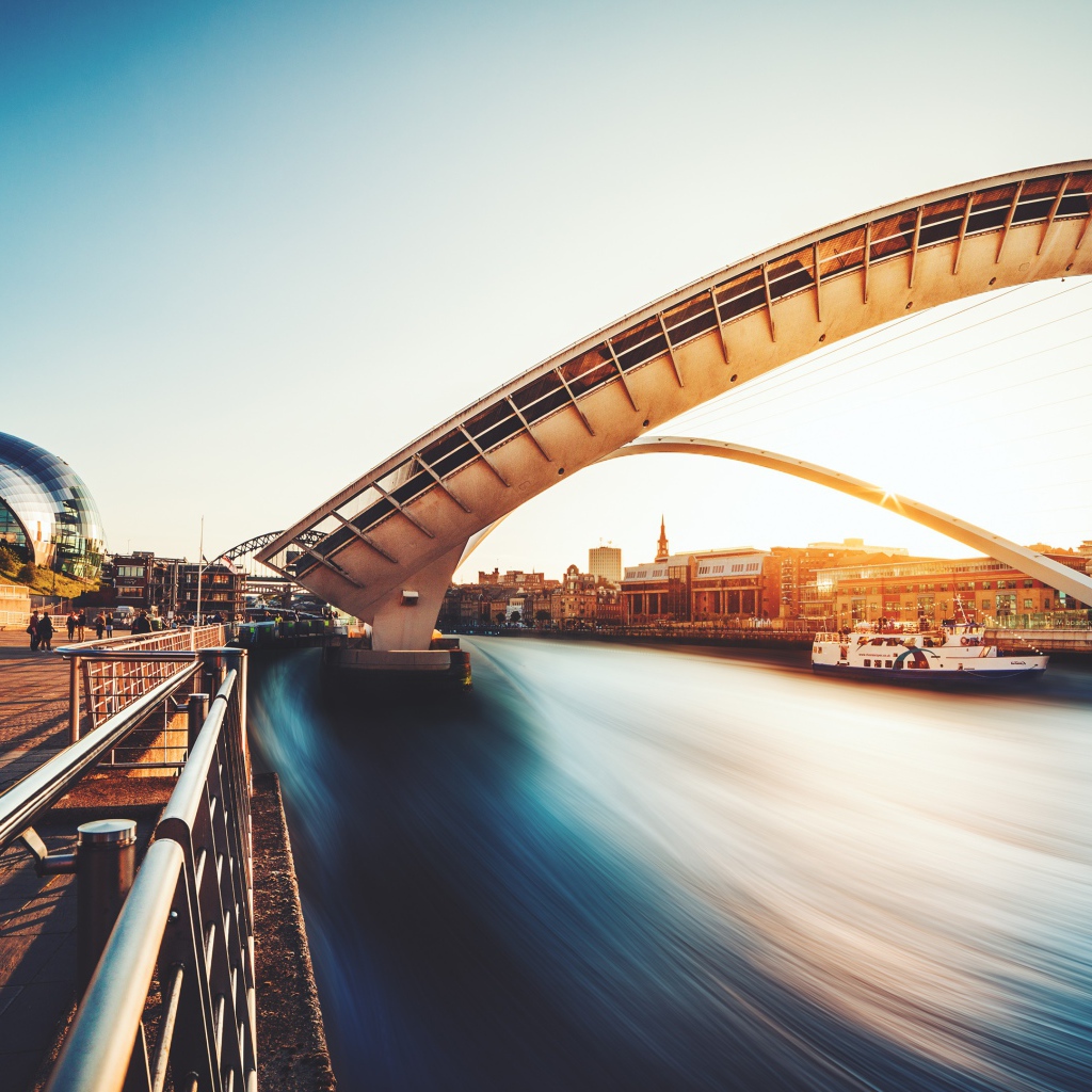 Арочный мост Миллениум город Гейтсхеде, Великобритания 