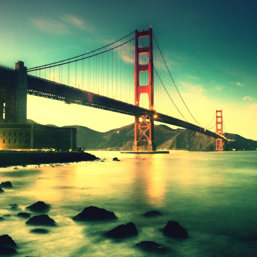 Вечерний мост Золотые Ворота в Сан-Франциско 