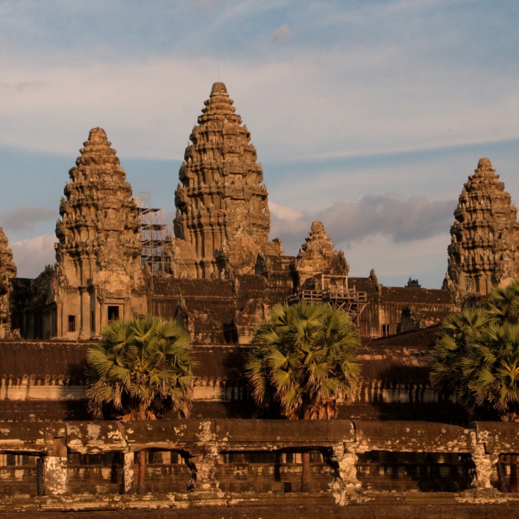 Старинный храмовый комплекс Ангкор Ват 