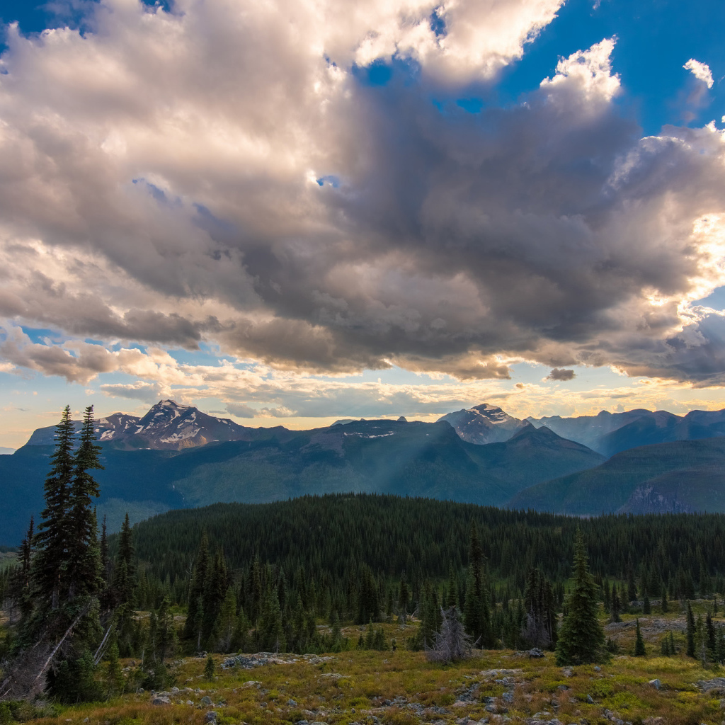 Облака над национальным парком Глейшер, Канада 
