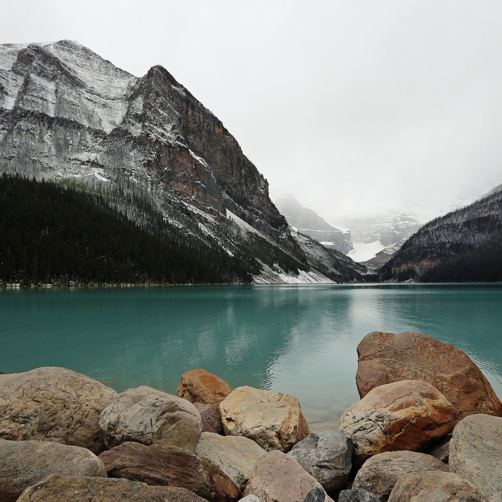 Озеро в  национальном парке Кутеней, Канада 