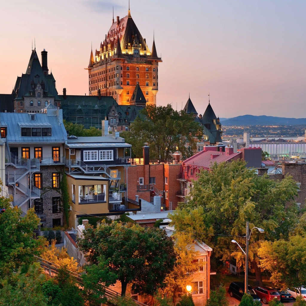Красивый вид на провинциальный город Квебек,  Канада 