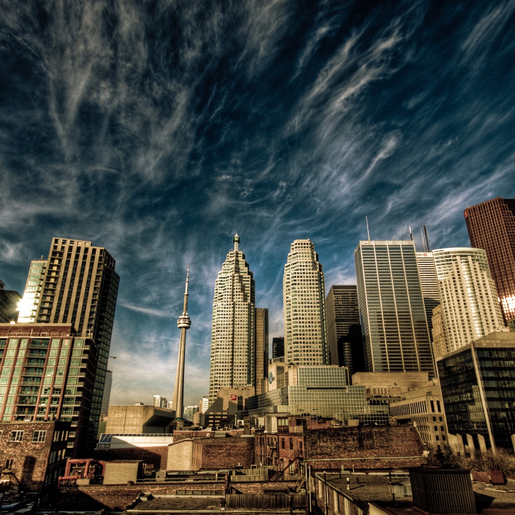 Вид на небоскребы города Торонто под красивым небом, Канада