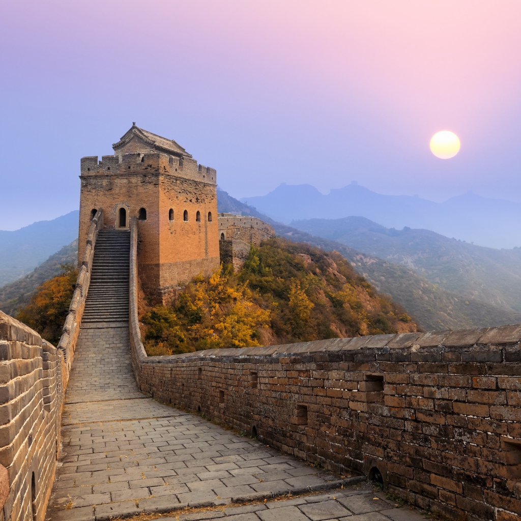 Великая китайская стена на восходе солнца 