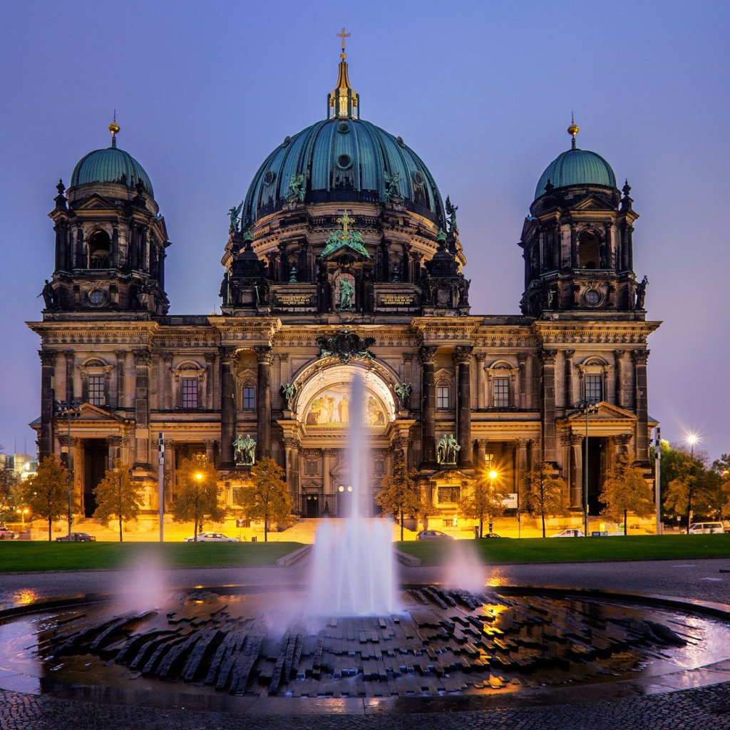 Fountain at the Berlin Cathedral, Berlin. Germany