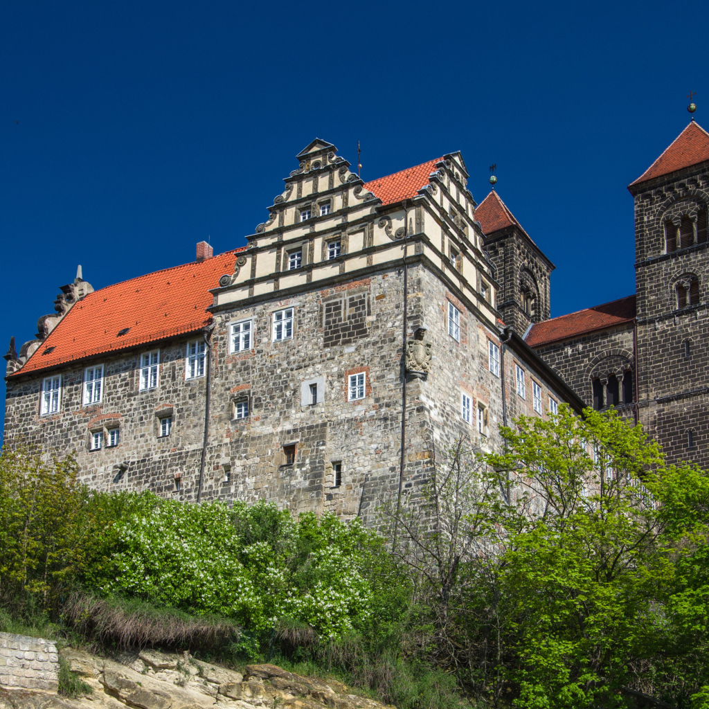 Вид на монастырь в городе Кведлинбург, Германия